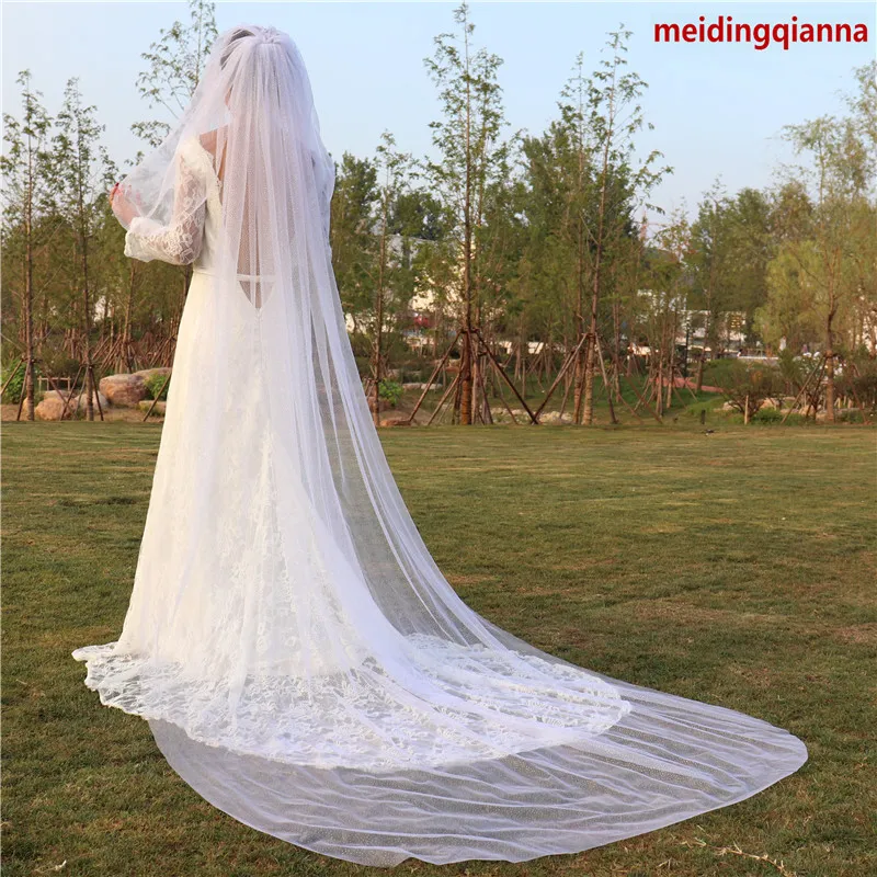 New Designer Elegant Amazing In Stock Real Pictures White Ivory Wedding Veils Cathedral Length Cut Edge Bridal Veil Two Layer Alloy Comb