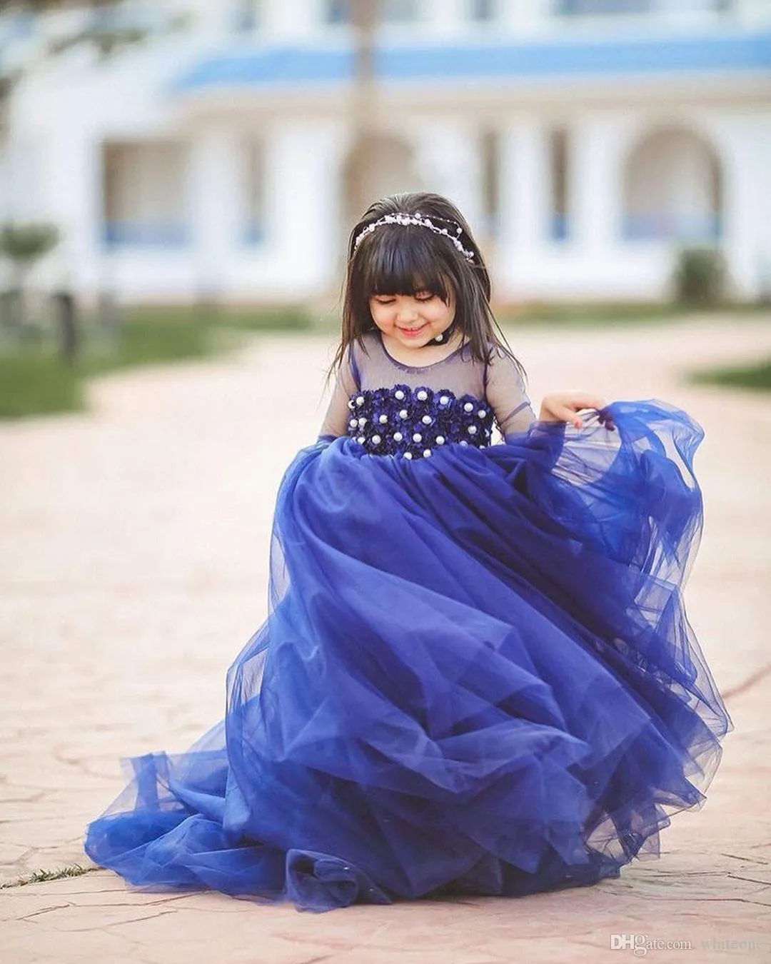 Nya Crystal Design Flower Girl-klänningar med långa ärmar Empire Tulle Tiered kjolar golvlängd klänningar184x