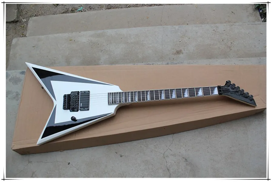 Specjalna gitara elektryczna biała biała V z czarnym sprzętem, podstrunnicą Rosewood można dostosować