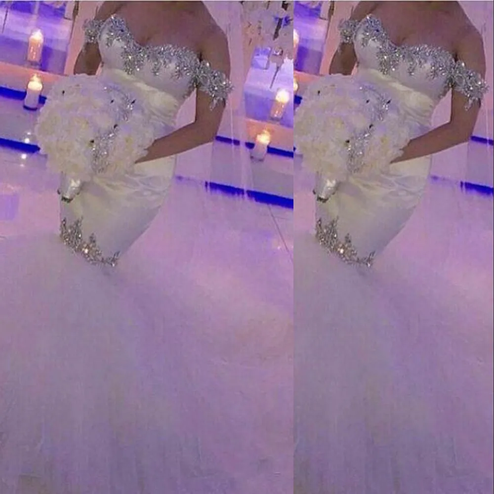 Nuovi abiti da sposa economici a sirena Applicazioni in pizzo Perline di cristallo Spalle scoperte Corte dei treni Tulle Abiti personalizzati taglie forti Abiti da sposa formali