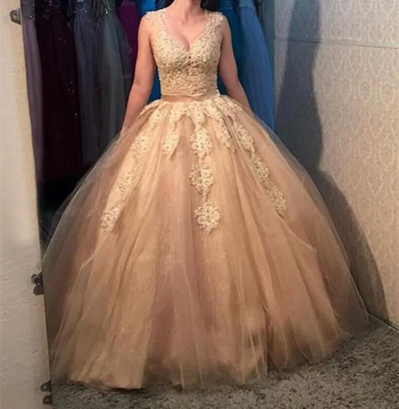 Geri seksi illüzyon quinceanera elbiseler top dantel aplike şerit kayışlar v boyun resmi eevening pageant elbisesi özel yapılmış
