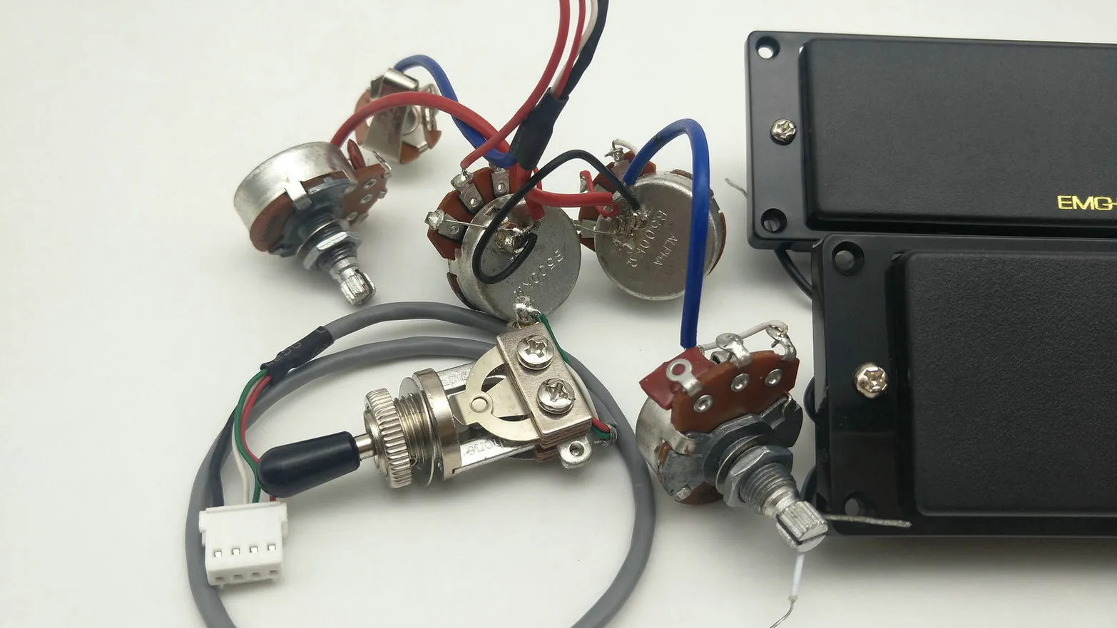 DHgate.com:EMG HZ Active Humbucker Pickups Set with Wiring