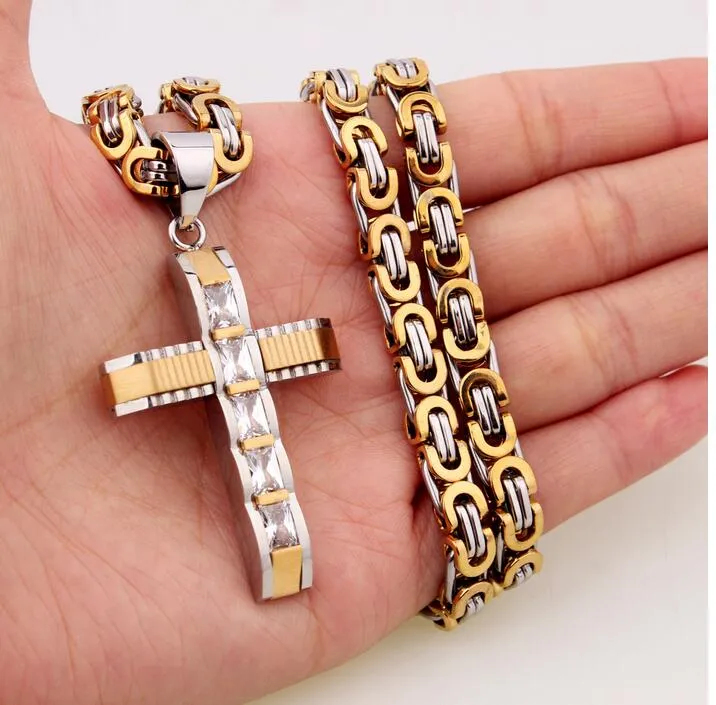 Partihandel-Mäns kedjepojkar snidade guld Silver Black Tone Cross Rostfritt stål Hängsmycke Halsband Klar rhinestones dlkpm86