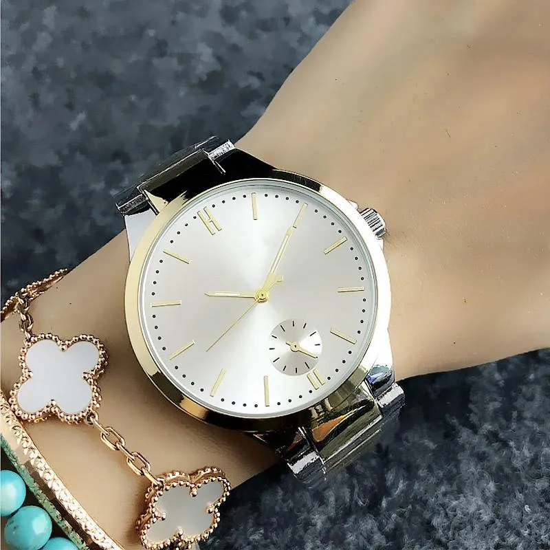 Montre-bracelet de marque de mode pour les montres à quartz de bande de métal en acier de style de drapeau de fille des femmes TOM 7155