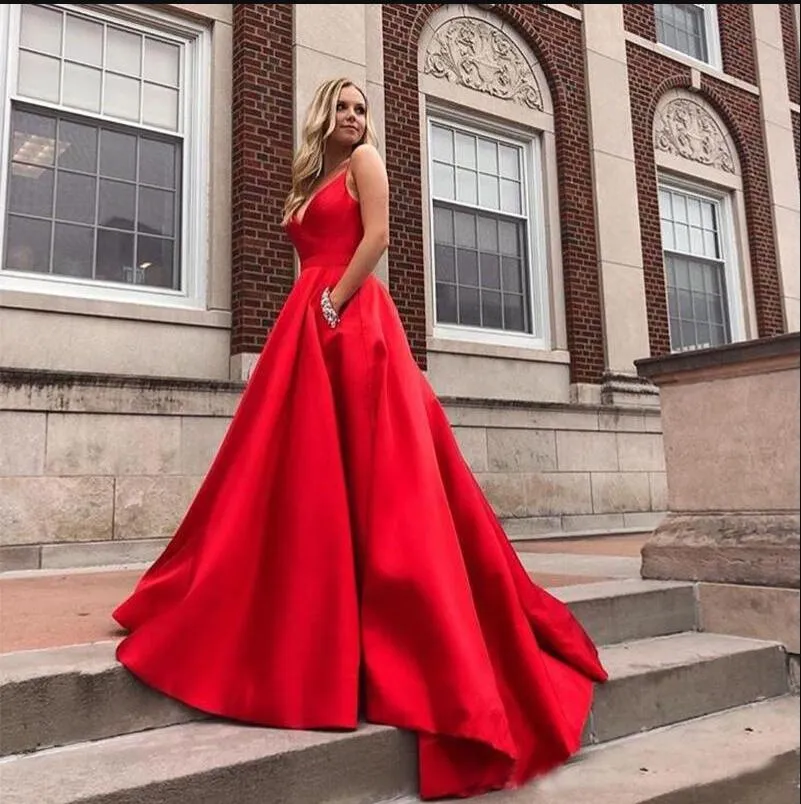 Heißes Verkaufs-Rot-Abschlussballkleid mit Taschen, V-Ausschnitt, Spaghettiträger, A-Linie, Satin, Vestido De Formatura, Diamanten, Sweep-Zug, formelles Damen-Partykleid