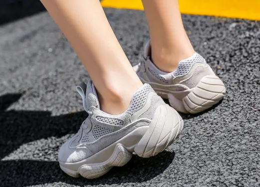 メーカー希望小売価格 トップ美しい19年500女性のお父さんのレトロカジュアルシューズクロスカントリーかわいいトレイルトラックランニングシューズ スポーツランニングシューズブーツオンラインストア 売り出し新品 Www Metaltech 8 Co Jp