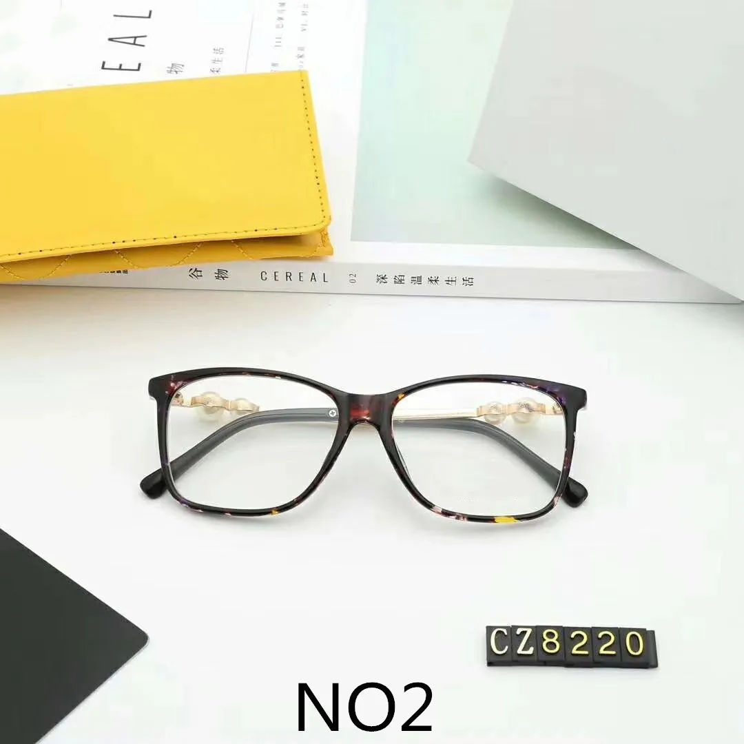 Wholesale-Luxury Glasses Designer Sunglasses Stylish Fashion Ornamental glasses Myopic Optica Glass Model C8220 4 Color Optional with Box