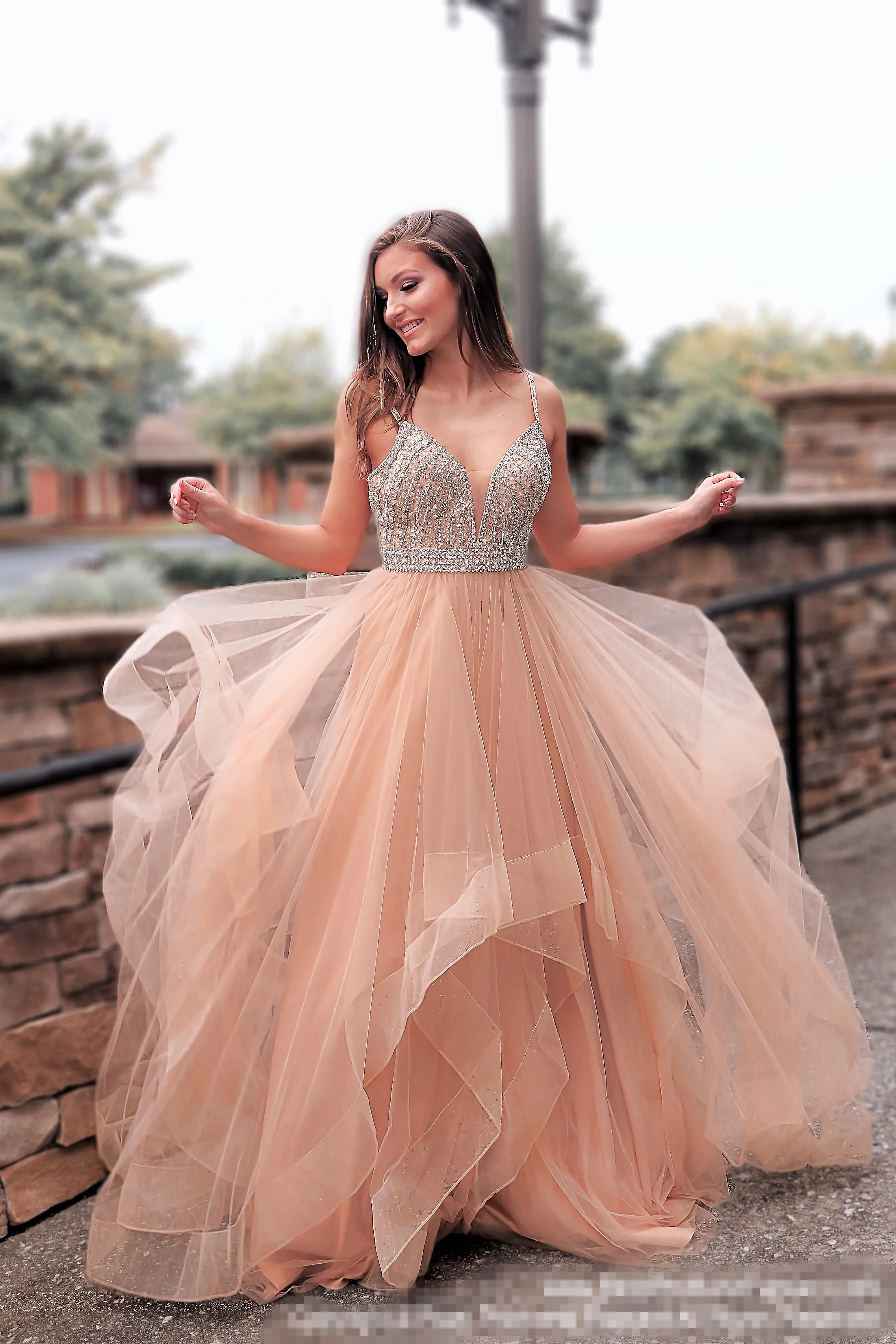 Шампанское погружение V-образным вырезом Пром Quinceanera Платья Tulle 2020 длинные жемчуг бисером кристалл открытой спины Сладкий 16 платье принцесса Vesessos de Novia