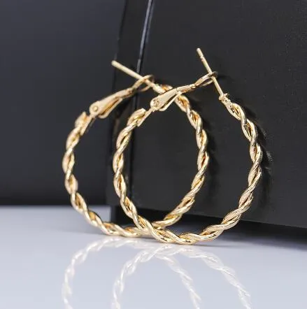 2019 Guldörhängen för kvinnor Fashion Large Hollow Circle Earrings Ball Party Nightclub Present Girl Girl Friend Pledge Earrings GB259X