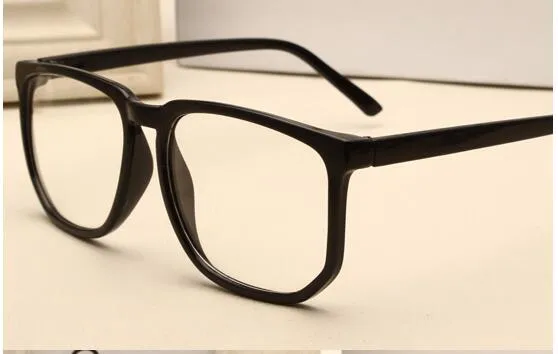 شقة إطار نظارات النسخة النسائية النظارات الإطار مربع الفاخرة ذات الأحرف الفن النسائي في النظارات مربع نمط خمر الإناث