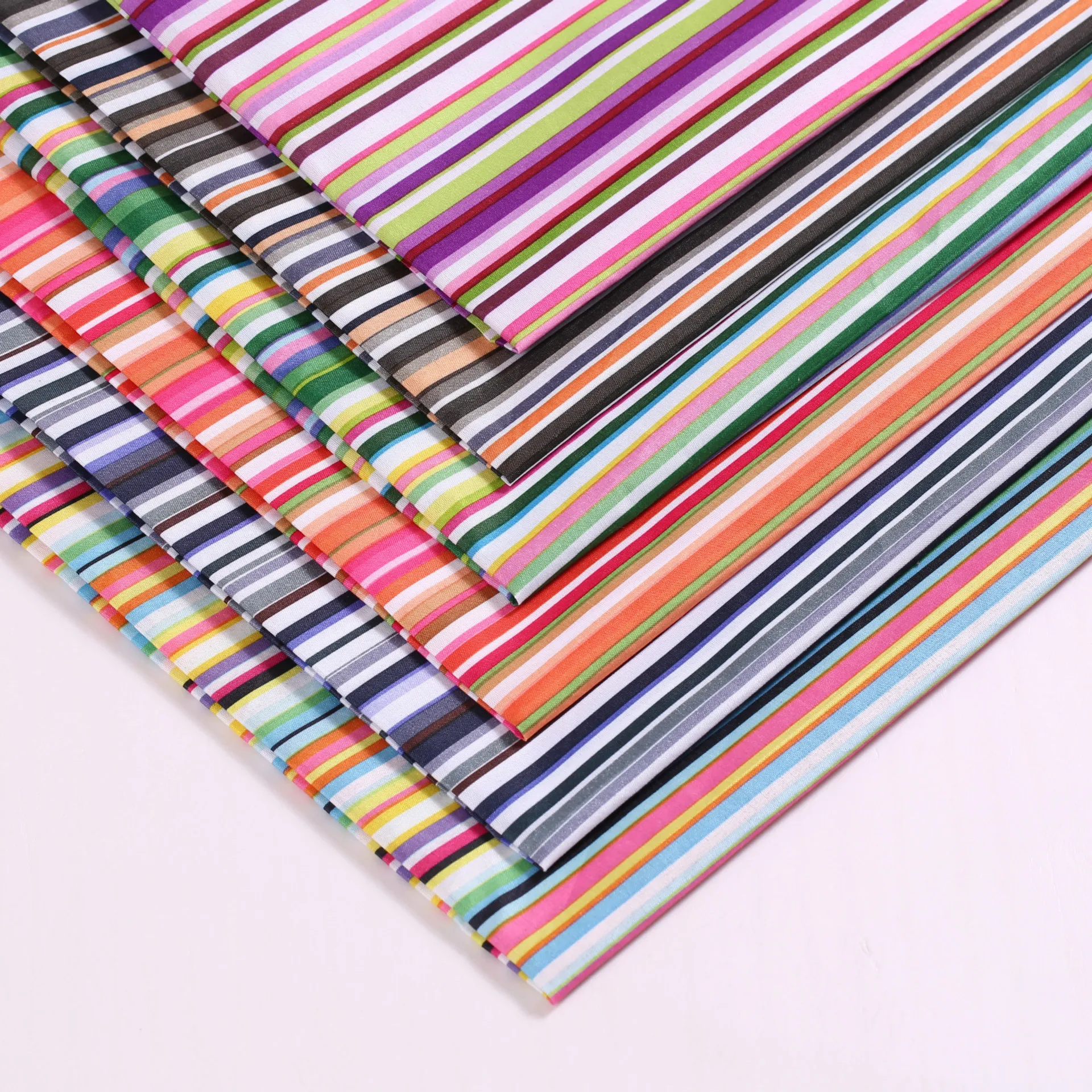 Färgglada Striped Polyester Fabric För sängkläder Textil eller Sy Tila Doll DIY Handgjorda Material Bordduk Tyg Bredd 150cm