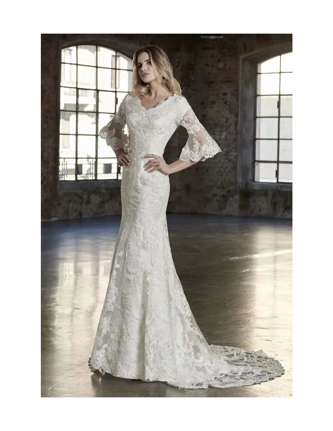 2019 Nya Lace Mermaid Modest Bröllopsklänningar med Bell Sleeves V Neck Knappar Tillbaka Country Western LDS Modest Bridal Gowns Ärmade Custom