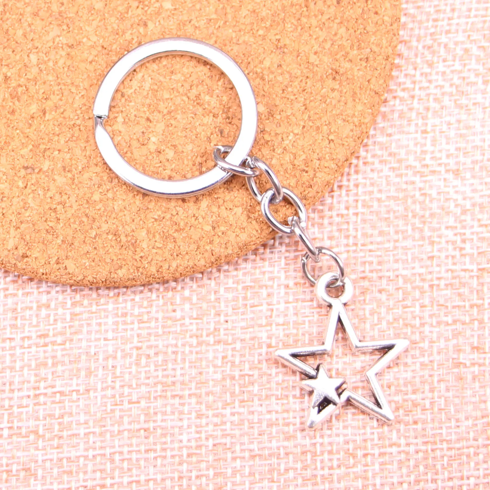 Nowy Brelok 27 * 21mm Hollow Double Star Wisiorki DIY Mężczyźni Car Key Chain Pierścień Uchwyt Brelok Biżuteria Pamiątkowego Prezent