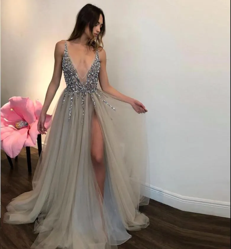 Muçulmanas Prom Dresses 2018 A linha de profundo decote em V lado alto Slit Sexy frisada tule Formal islâmica Dubai Kaftan Arábia Árabe longo vestidos de noite