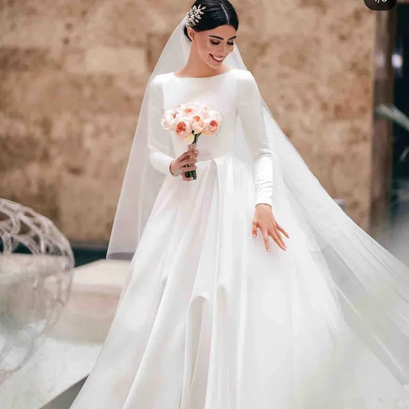2019 nieuwe bescheiden trouwjurken juweel nek satijn boho bruidsjurken Saoedi-Arabische een lijn prinses lange mouwen trouwjurk plus size