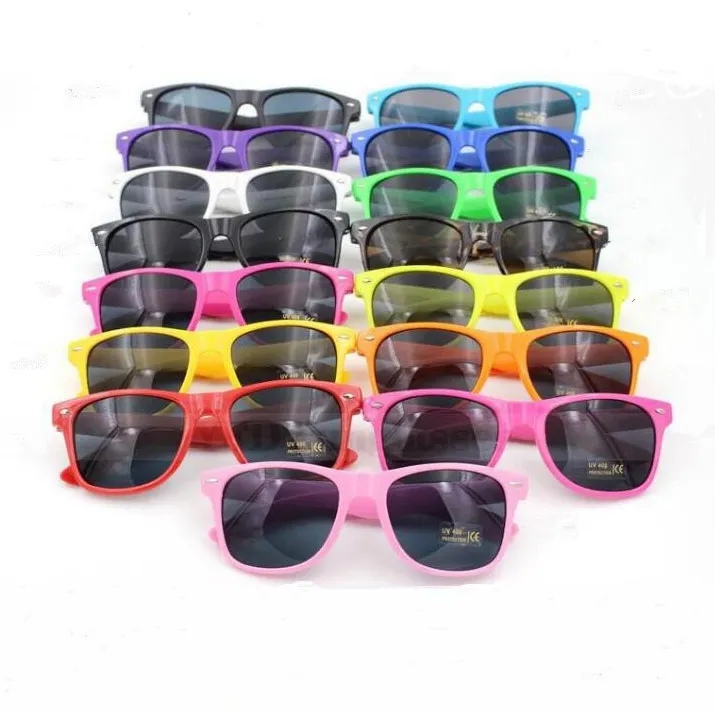 Lunettes de soleil élégantes grand public couleur bonbon de plage moderne lunettes de soleil mètres ongles lunettes de soleil mode plein cadre unisexe lunettes rétro D1051