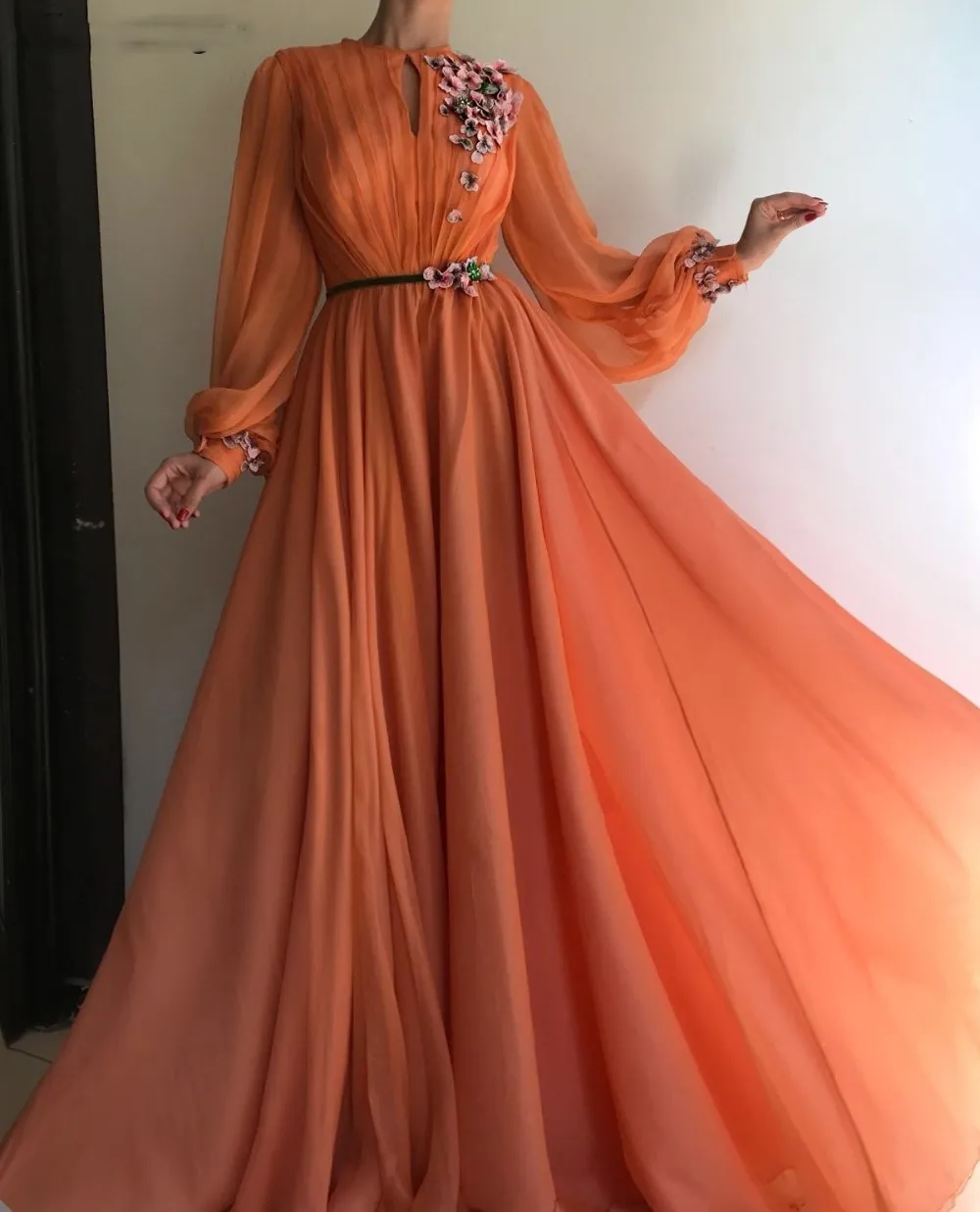 Corail arabe marocain robes de bal fête élégante pour les femmes célébrité manches longues en mousseline de soie dubaï Caftans robes formelles 263T