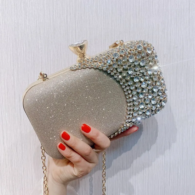 Hot Sale Rhinestones Flap Bröllop Bags Solid Kopplingar För Bröllop Smycken Tre Färger Prom Evening Party Crystals Shoulder Bag