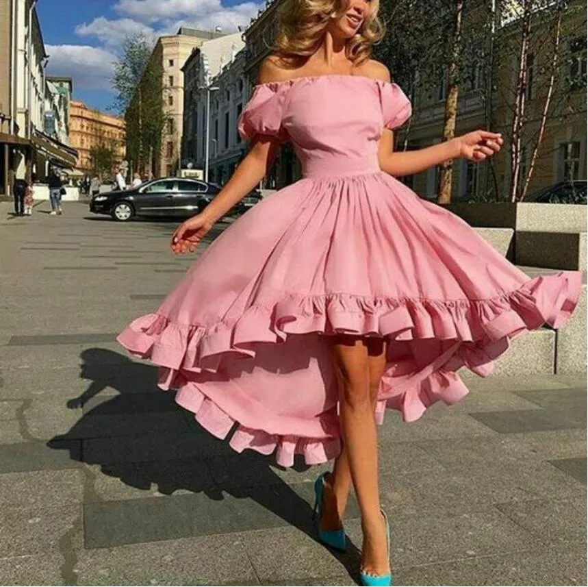 Sexy rosa High-Low-Heimkehrkleider, Ballkleid, schulterfrei, kurze Ärmel, Rüschen, Abschlussball-Party-Kleider, Teelänge, Cocktailkleid für Junioren