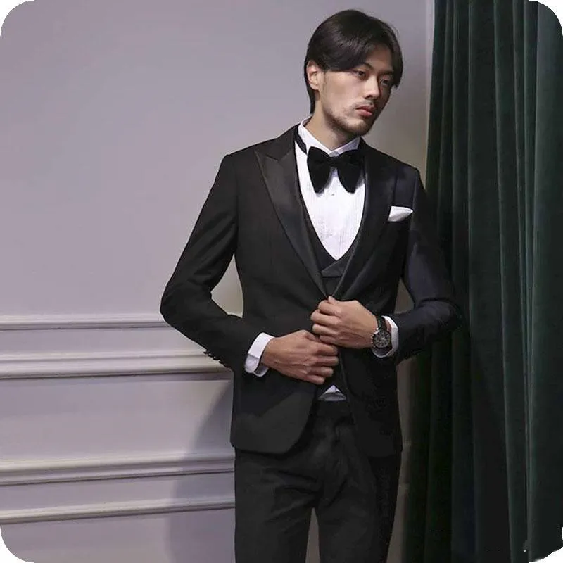 Yakışıklı Bir Düğme Groomsmen Tepe Yaka Damat smokin Erkekler Düğün / Gelinlik / Akşam Sağdıç Blazer (ceket + pantolon + Kravat + Vest) Suits 820