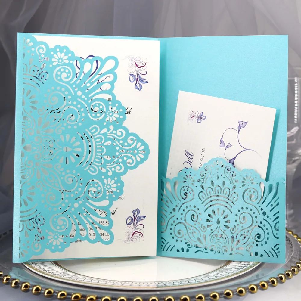 Tarjetas elegantes del banquete de boda del bolsillo del corte del laser azul claro, invitaciones florales troqueladas para la graduación del matrimonio del negocio del cumpleaños invita