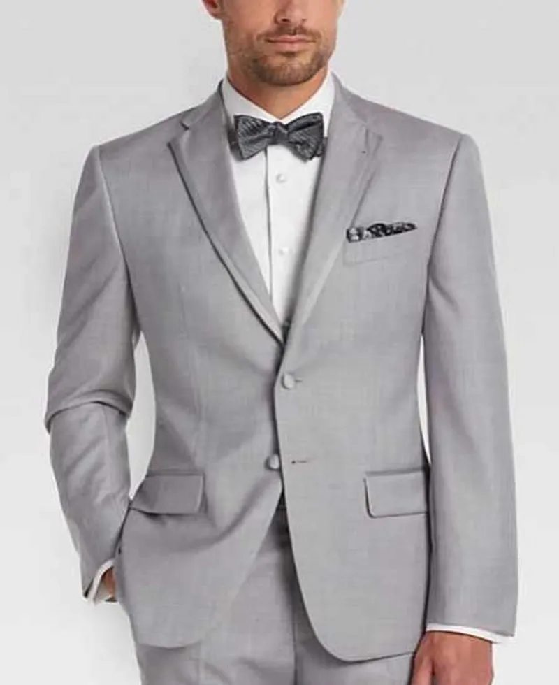 Abiti da sposo grigio chiaro 2019 Smoking da uomo slim fit con risvolto a due bottoni per matrimonio Tre pezzi Abiti da uomo (giacca + pantaloni + fiocco)