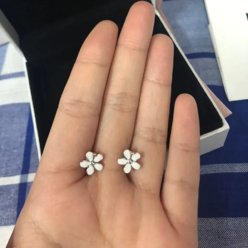 Orecchini a forma di margherita smaltati all'ingrosso Confezione originale di gioielli per orecchini di fiori in argento sterling Pandora 925 per donne ragazze