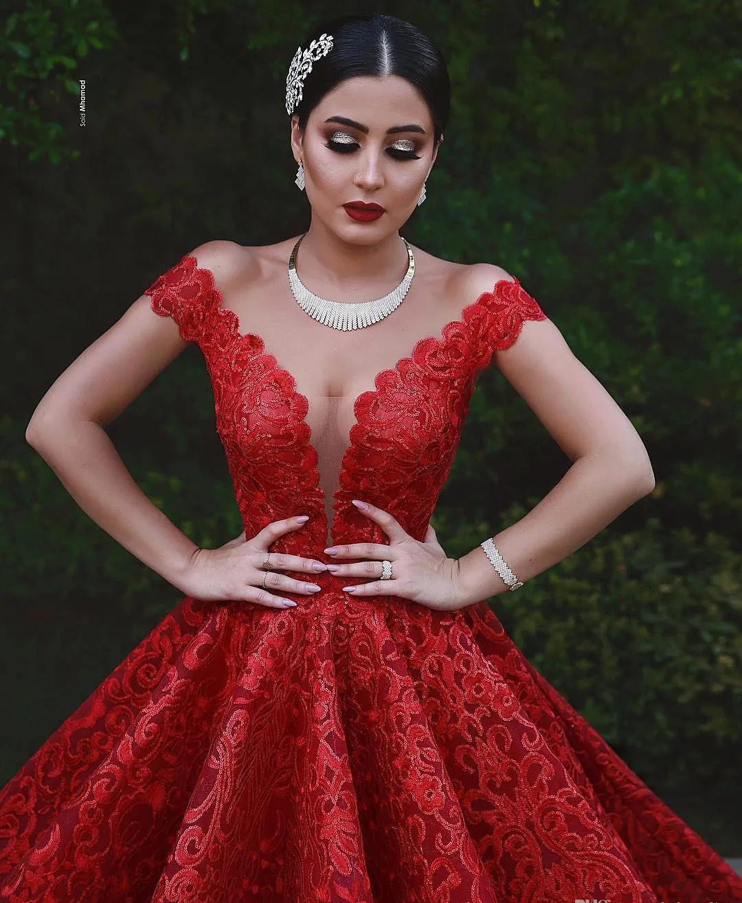 Custom-made Full Lace Red Red evening gowns with Deep V-Neck for Women - Perfect for Formal Parties, Proms, and Holidays - Available in Saudi Arabic Custom-made Full Lace Red Red evening gowns with Deep V-Neck for Women - Perfect for Formal Parties, Proms, and Holidays - Available in Saudi Arabic