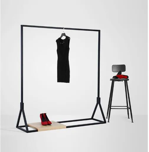 Showcase rack sovrumsmöbler klädaffär Enkel modern golvhängare multifunktionell hängande sida Kvinnors tyg Väggjärn Konst