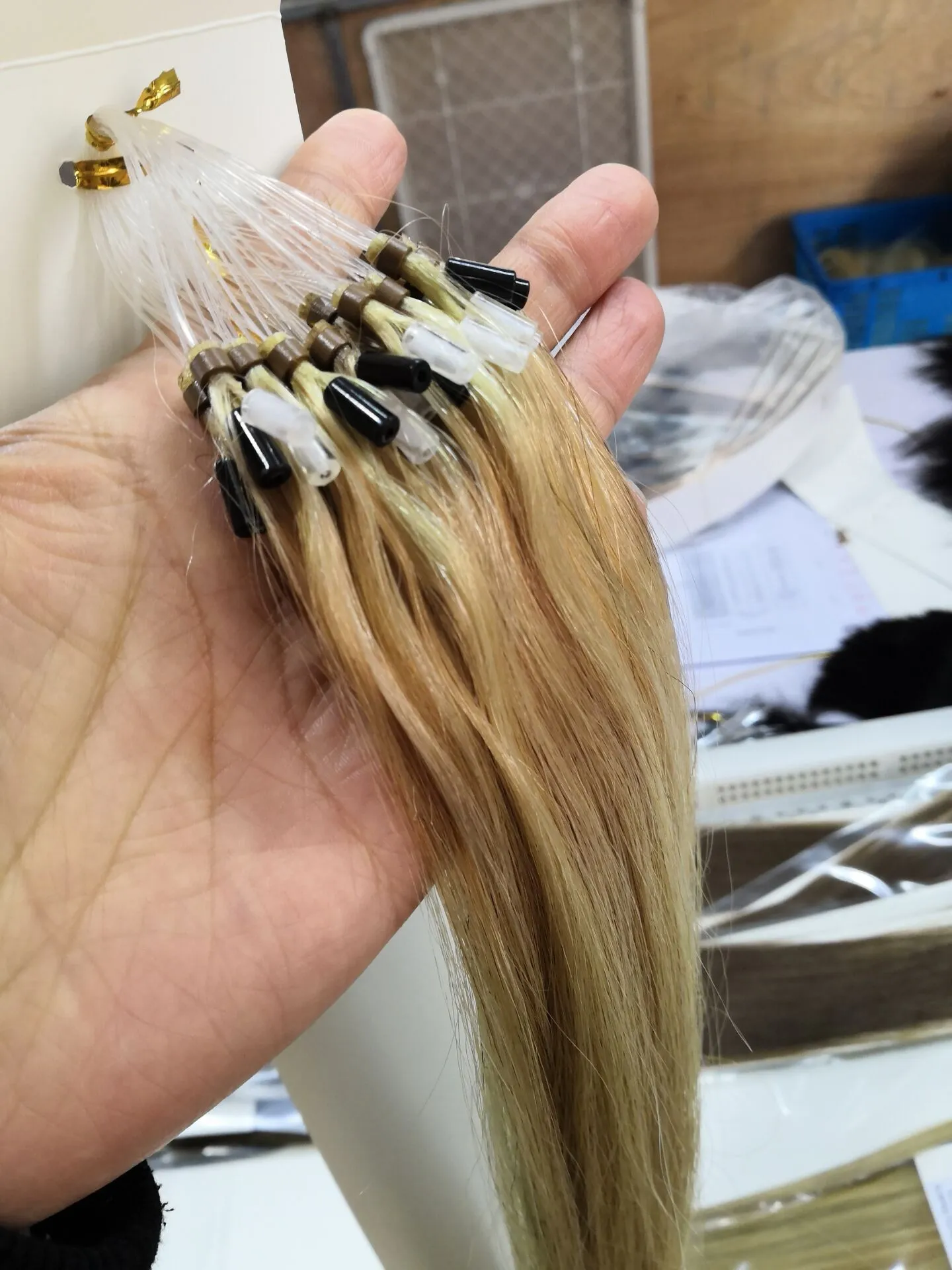 Наращивание человеческих волос с микро-кольцом 1 г / прядь 100 прядей / упаковка Смешивание цветных и чистых цветовых петель Наращивание волос с микро-кольцом