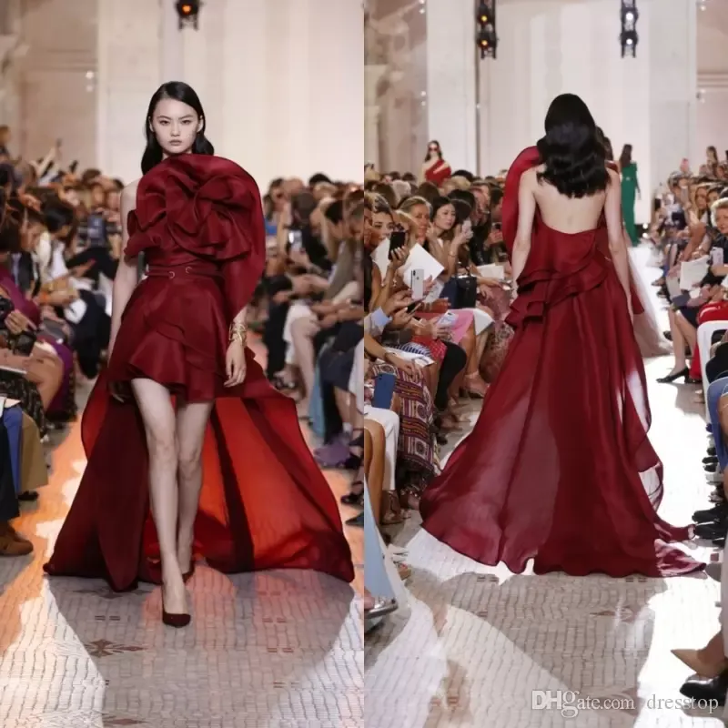 Elie Saab 2019 Red Prom Klänningar Ärmlös 3D Ruffled Backless Formal Aftonklänningar Sweep Train Runway Mottagning Party Klänning Skräddarsy