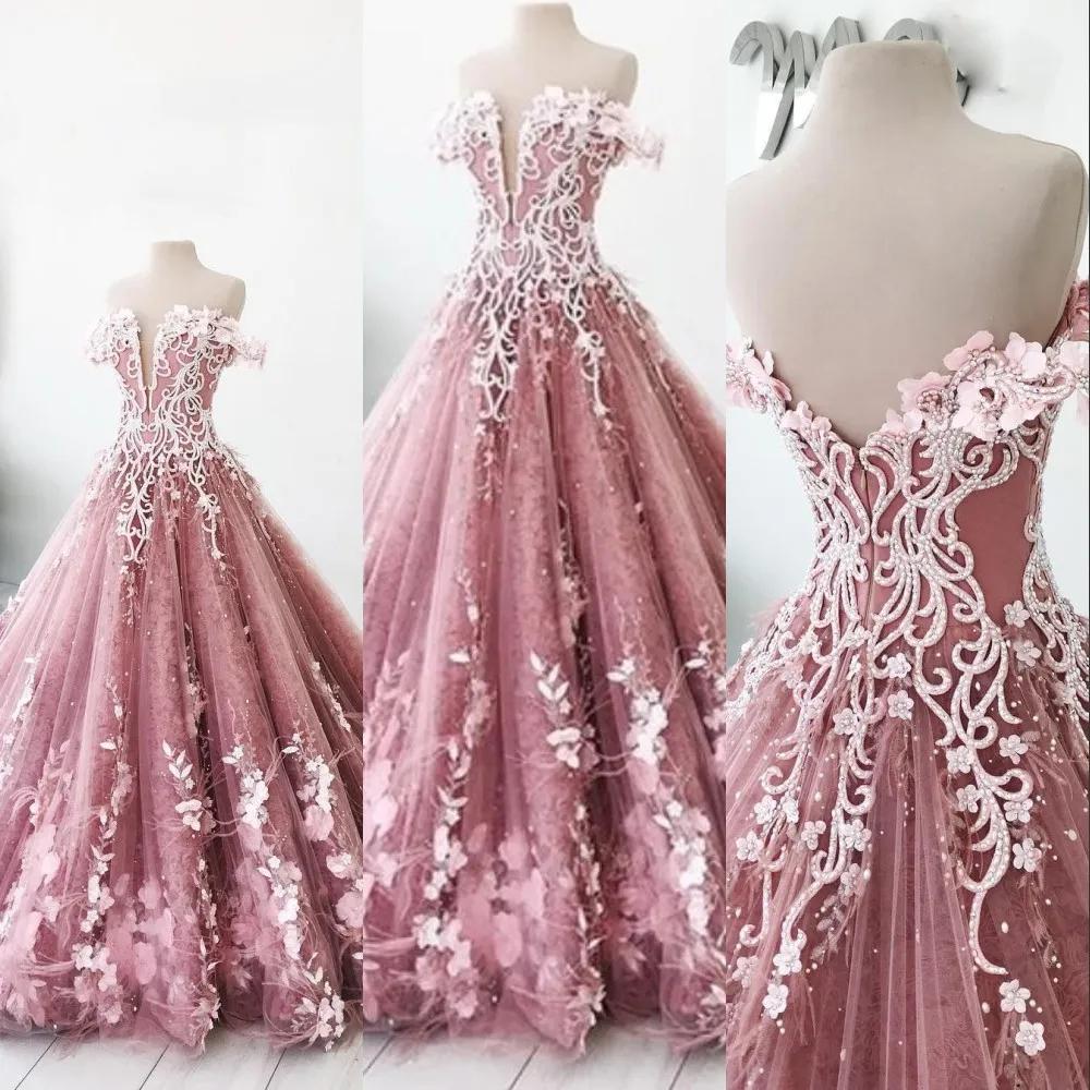 Ny lyx quinceanera klänningar bollklänning dusky rosa av axel spets applikationer blommor fjäder pärlor tulle puffy party prom kvällsklänningar