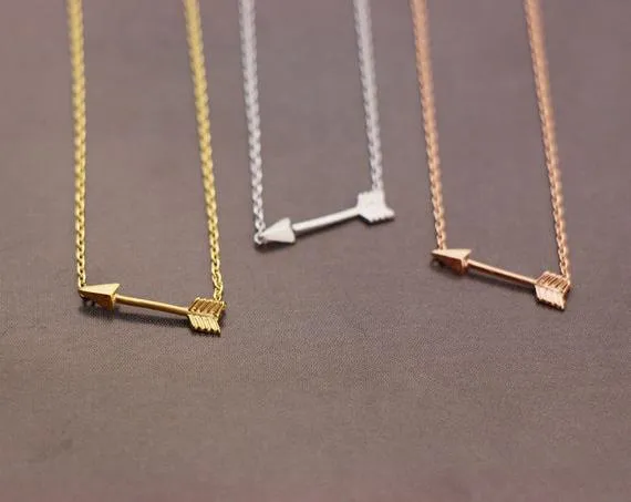 الذهب الفضي الذهب الذهب الصغير قلادة سلسلة قلادة أسهم أفقية أفقية للنساء قلادة سهم جانبية بسيطة لطيفة للرجال