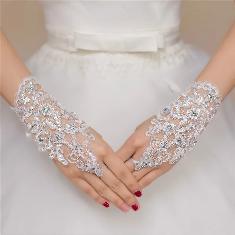 Guanti da sposa bianchi alla moda Guanti da sposa in pizzo perlato con bracciale ad anello Accessori per guanti da sposa da donna