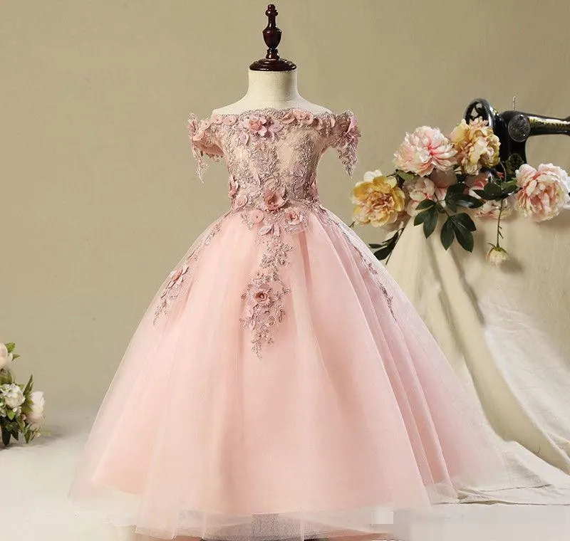 Różowy 3d Kwiatowy Aplikacja Kwiat Dziewczyny Suknie Off The Ramię Zroszony Koronki Tulle Długość podłogi Custom Made Kids Birthday Party Princess Suknia