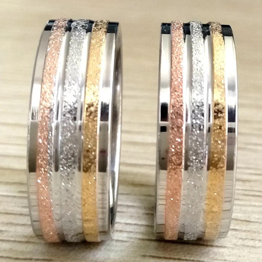 36pcs Unique Grosted Gold Silver Rose-Gold Bandon en acier inoxydable Confort Fit Sand Surface Surface Men Femmes 8 mm Anneau de mariage en gros de bijoux