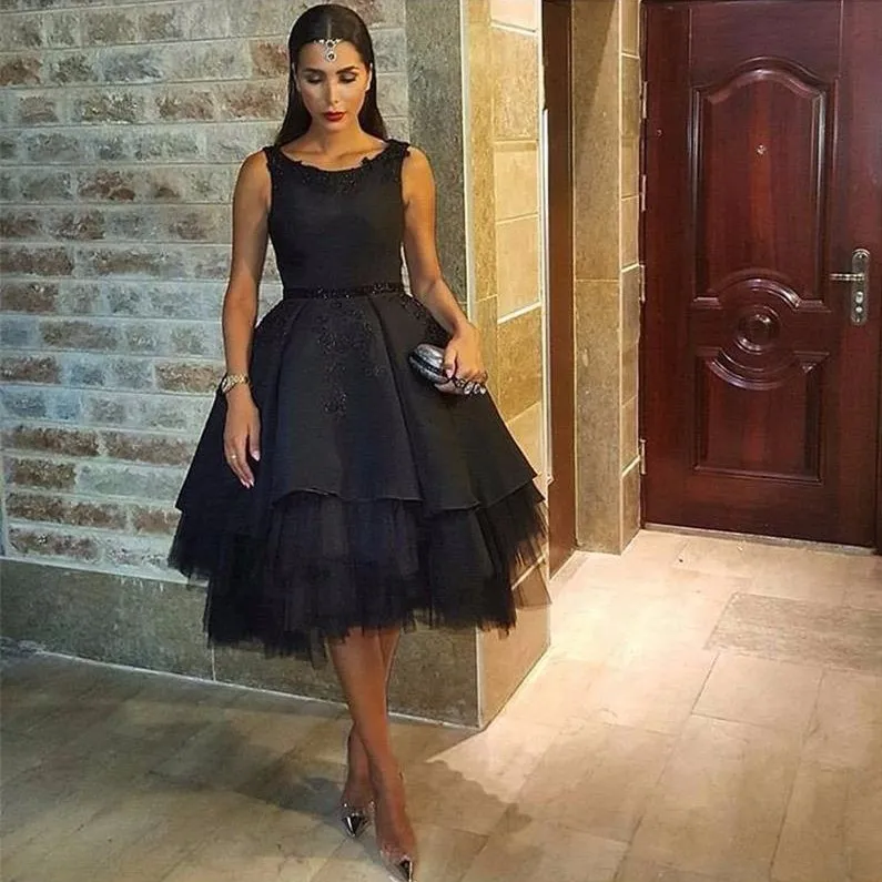 Arabia Saudyjska Dubaj Krótkie Suknie Wieczorowe 2019 Black Lace Aplikacja Tanie Satin i Tulle Spódnica Długość Herbata Little Ball Suknia Prom Dresses