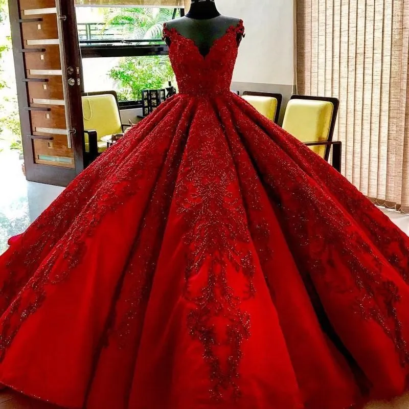 2022 luxe rouge foncé robe de bal robe de Quinceanera chérie dentelle appliques cristal perlé doux 16 gonflé tulle plus la taille robes de soirée de bal