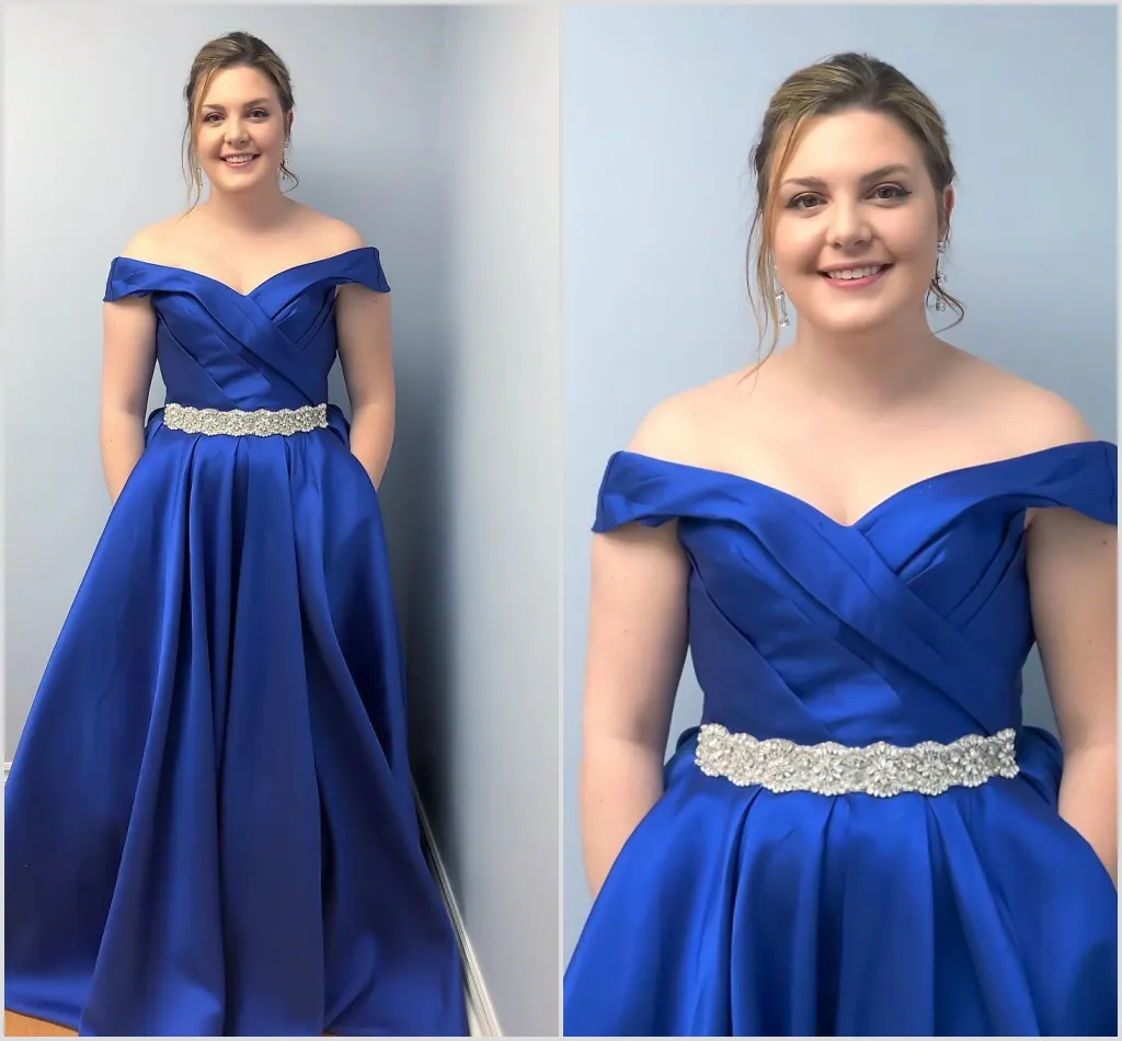 Bescheiden aangepaste blauwe een lijn mouwloze prom dresses off shoulder avondjurk sjerpen vloer lengte formele partij bruidsmeisje jurk