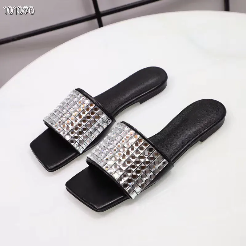 최고 품질 원래 스타일의 슬리퍼 진짜 가죽 다이아몬드 플랫 샌들 핫 여성 2020 새로운 패션 비치 신발 무료 배송
