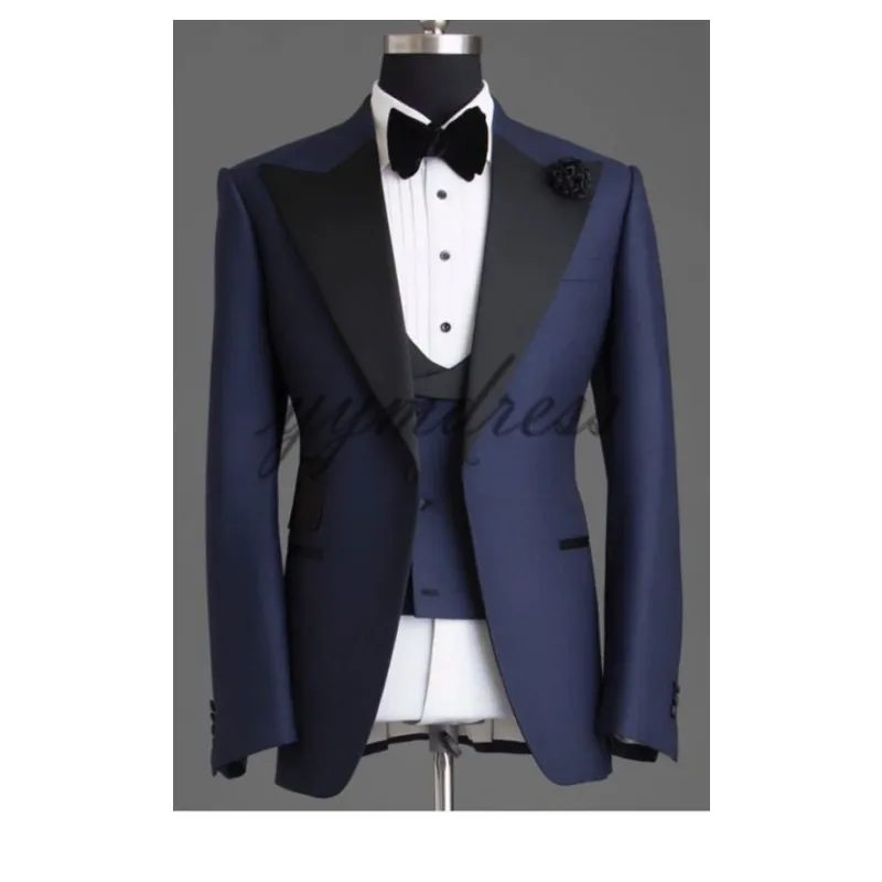 Ciemny Blue Groom Tuxedos 2019 jeden przycisk Peaked Lapel Slim Fit Moda Design Wedding Garnitury dla mężczyzn Trzy kawałki (kurtka + kamizelka + łuk)