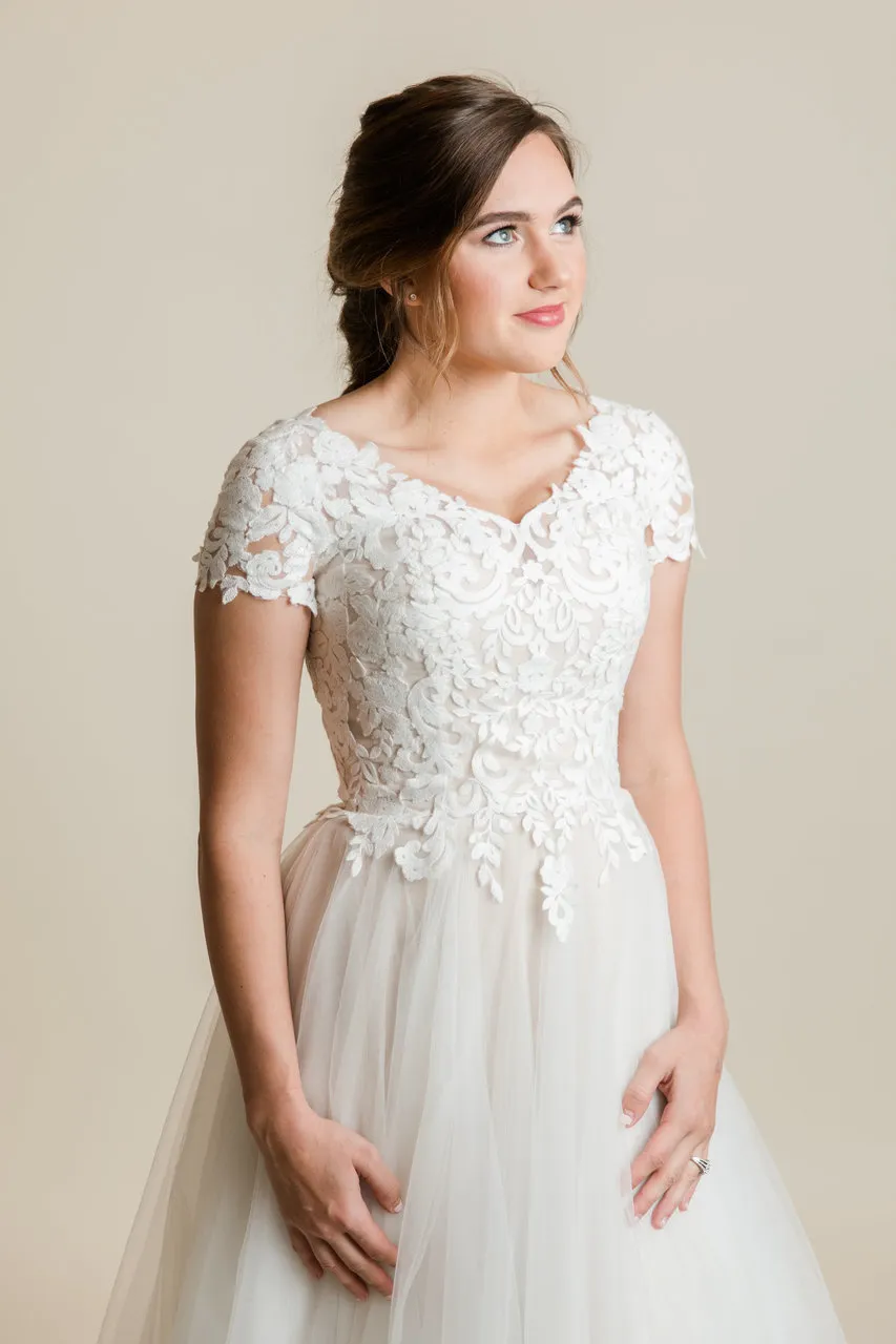Modest Lace Tulle Short Sleeve Wedding Dress With Short Sleeves V