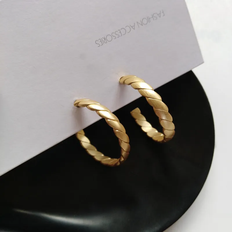 2020 Nowy Modny Złoty Młotek Metal Geo Tekstura Nieregularna Minimalizm Hoop Kolczyki Koreański Moda Chic Kobiety Party Biżuteria