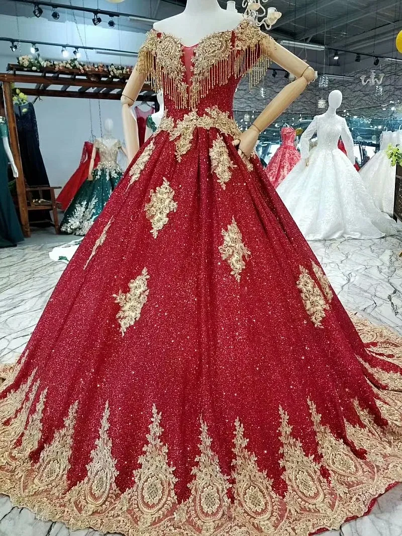 Robe rouge et or clearance