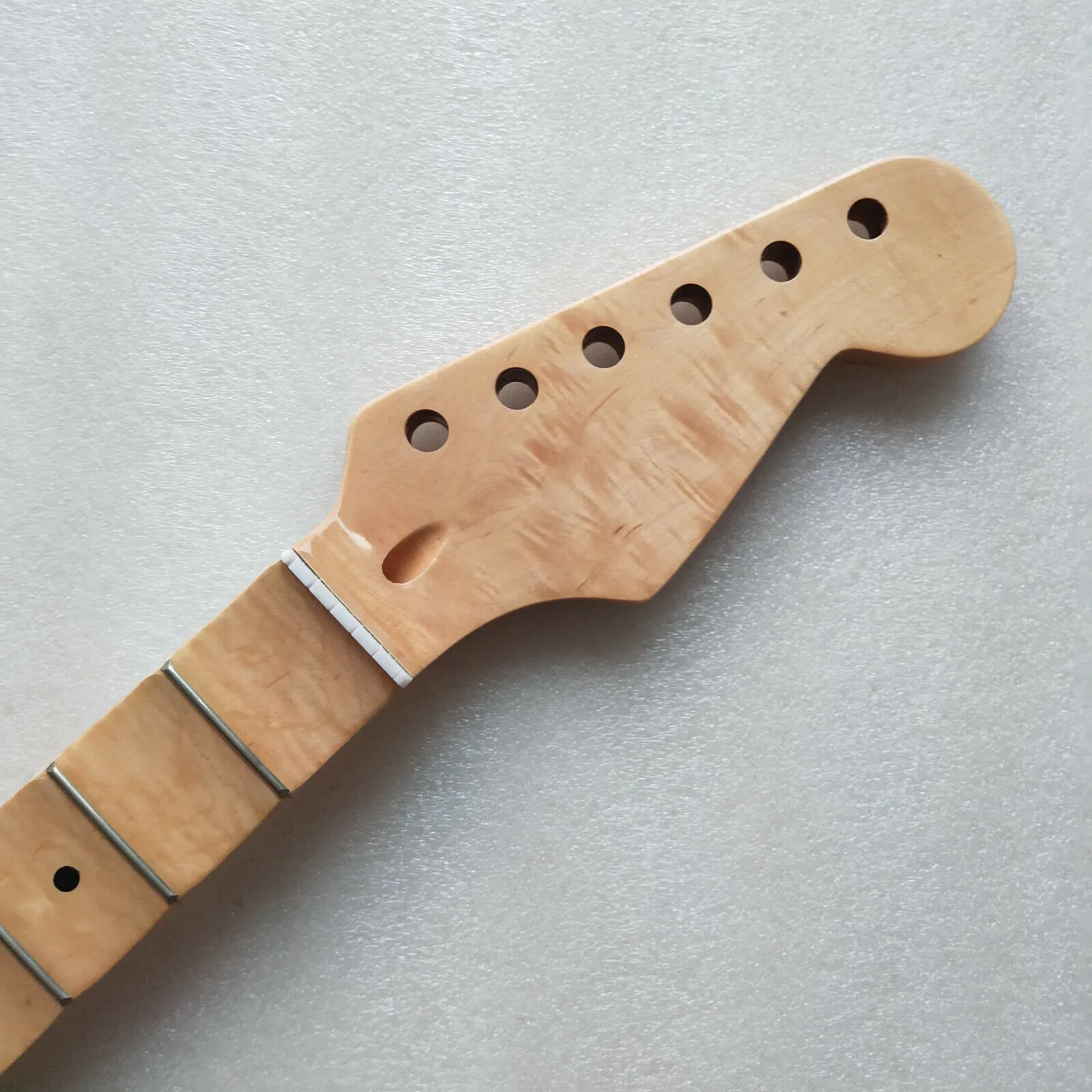 Maple recortado completo Guitarra pescoço Estilo ST 24 Fret maple fingerboard Gloss