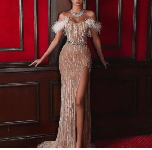 Robe de soirée Yousef aljasmi Robes longues Bustier Gaine Colonne Longueur ras du sol Sans manches Ceintures Plume Haute Split Cristal Robe de haute qualité