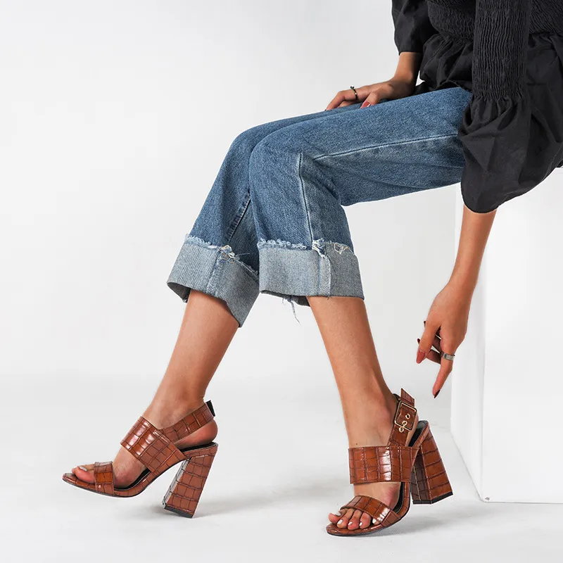 أسود براون المرأة الصنادل الصيف 2020 strappy الكعوب أحذية النساء مصممين 11 سنتيمتر كتلة كعب أحذية الحجم 36-42