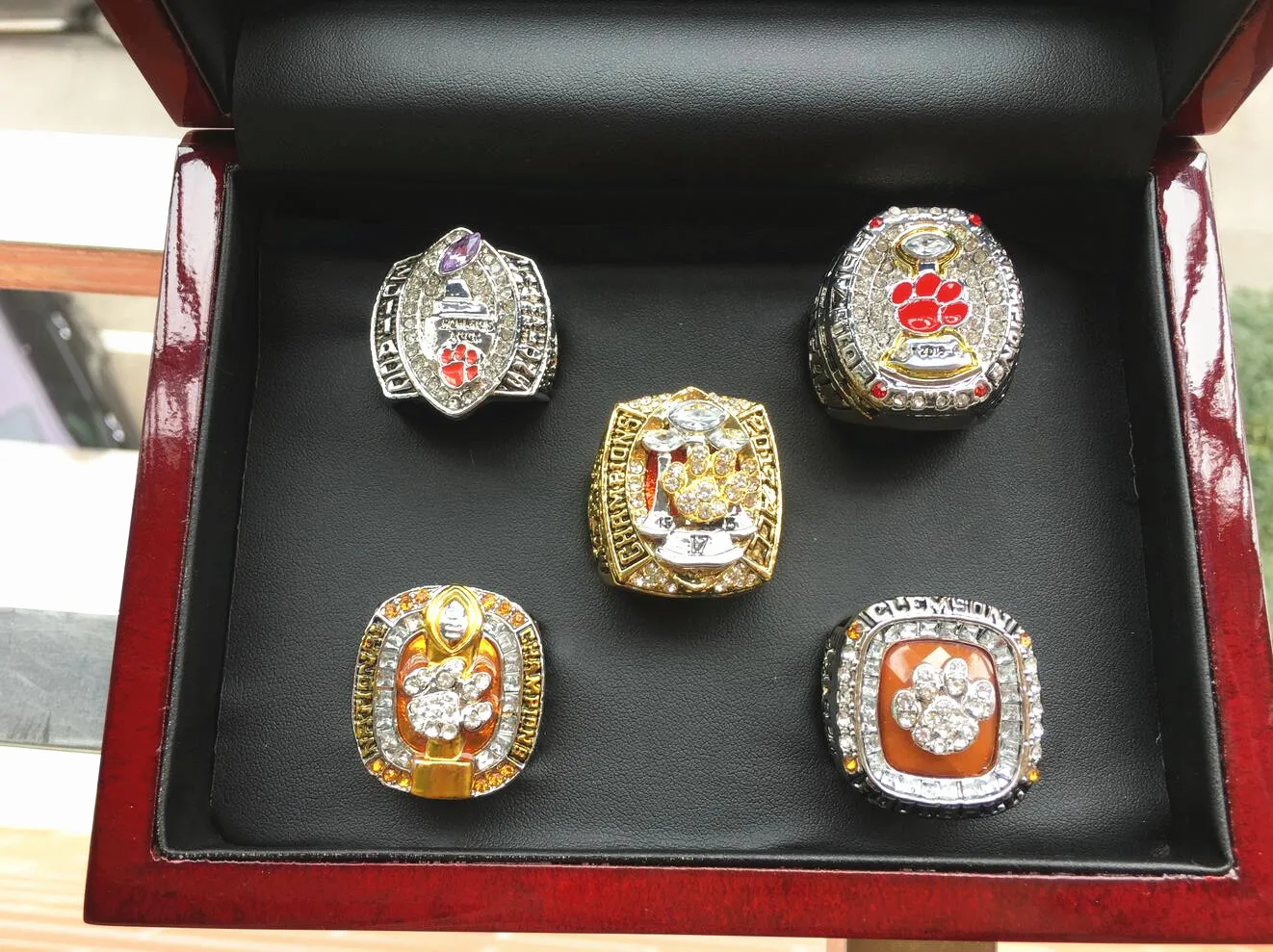 Set di anelli da campionato nazionale Clemson Tigers da 5 pezzi con scatola di presentazione in legno per uomini solidi, regalo di compleanno per fan di Brithday. Trasporto di goccia all'ingrosso