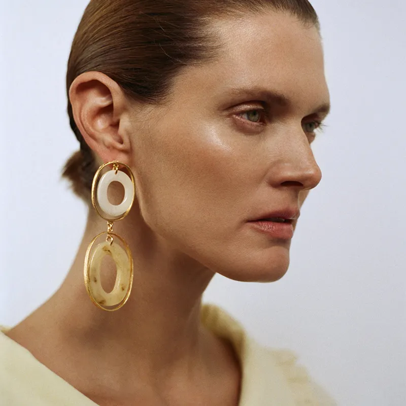 Lampadario a goccia circolare lungo nappa circolare in resina di design di lusso di moda penzola orecchini geometrici per ragazze donna