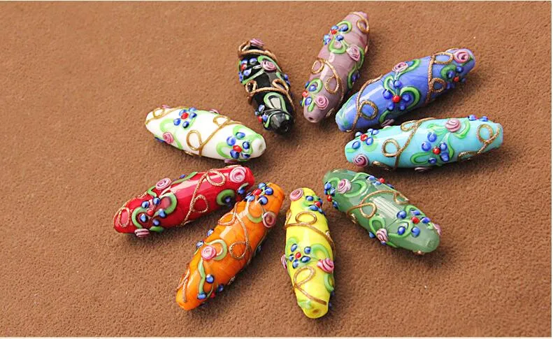 4 Stück 42 x 12 mm große ovale ethnische Blumen-Glasperlen Gold Sand Charm Lampwork Anhänger Perlen für DIY Schmuckherstellung